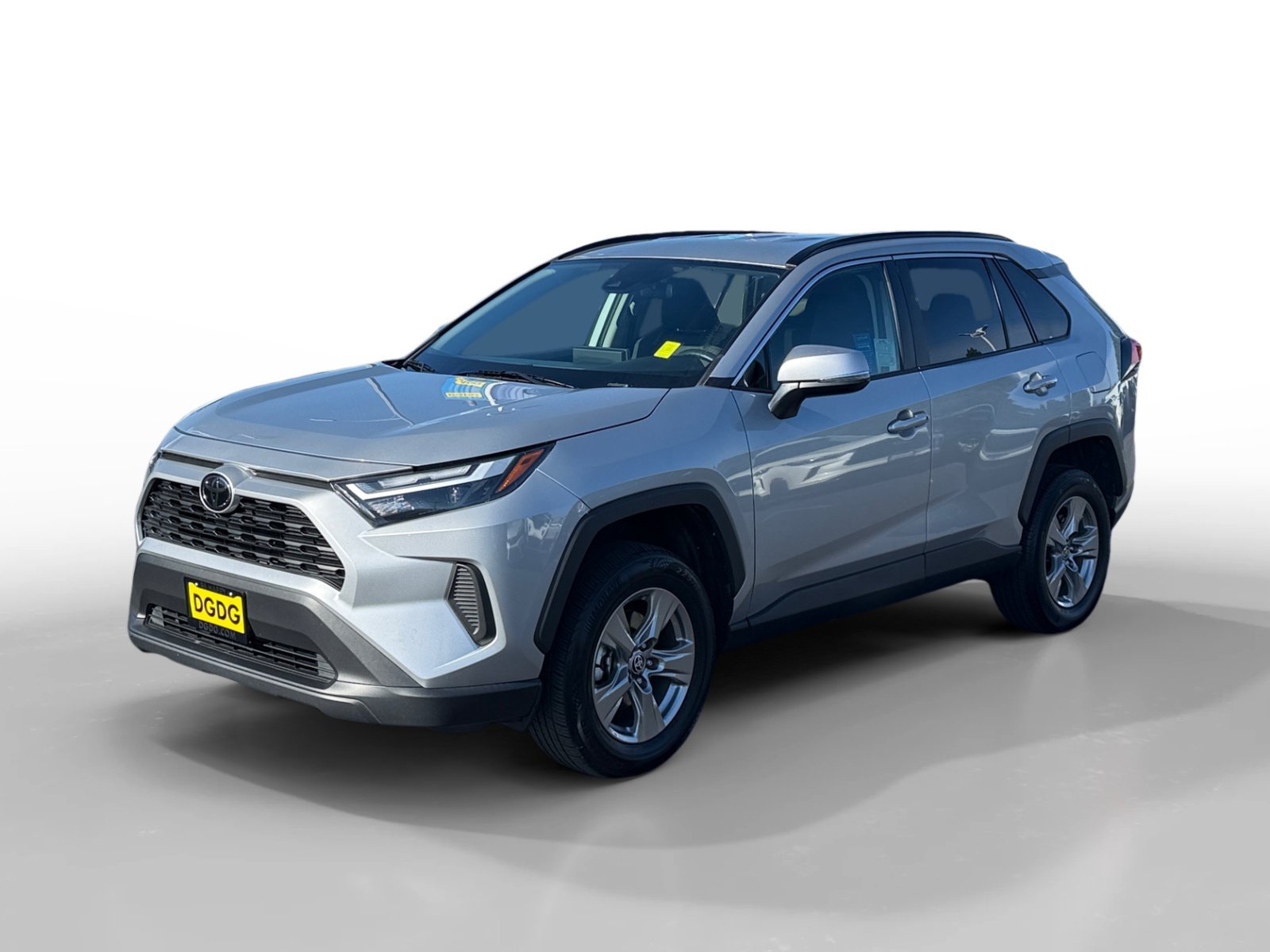 Used 2025 Silver Sky Metallic Toyota XLE image 1