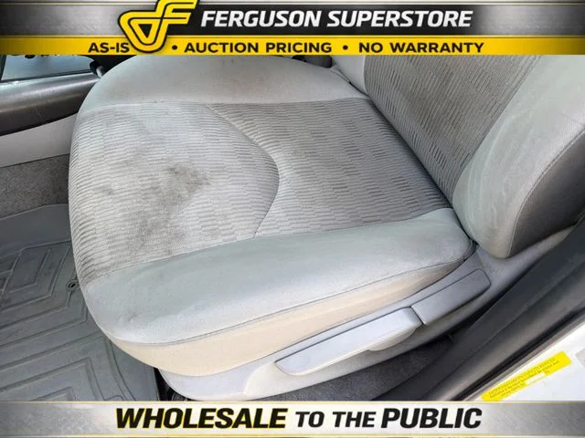Used 2010 White Toyota Base image 19