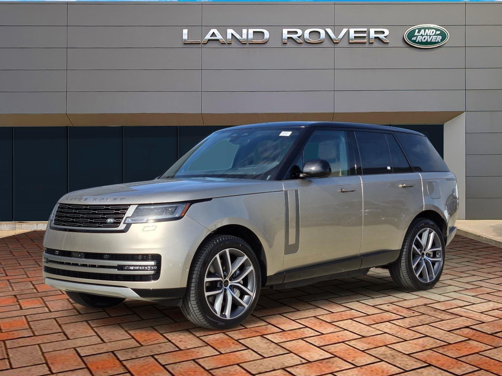 New 2026 Batumi Gold LAND ROVER SE PHEV image 3