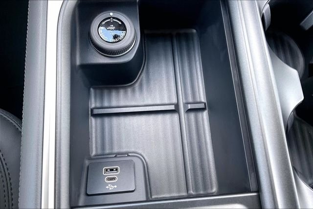 New 2027 Star White Metallic Tri-Coat Ford MAX Active image 28