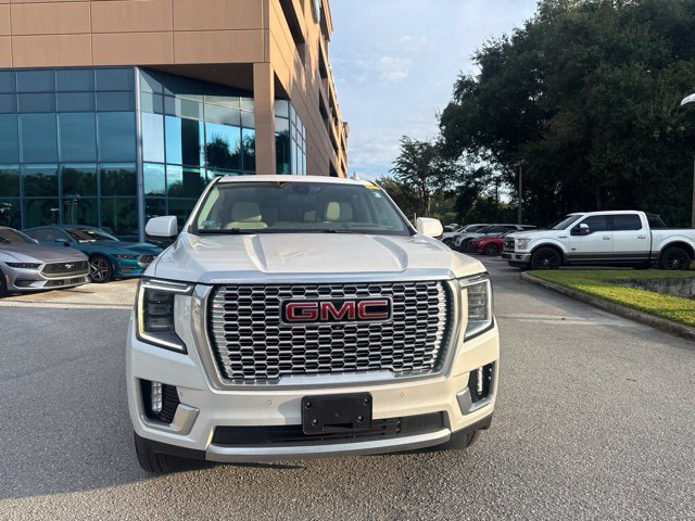 Used 2021 White Frost Tricoat GMC Denali image 9