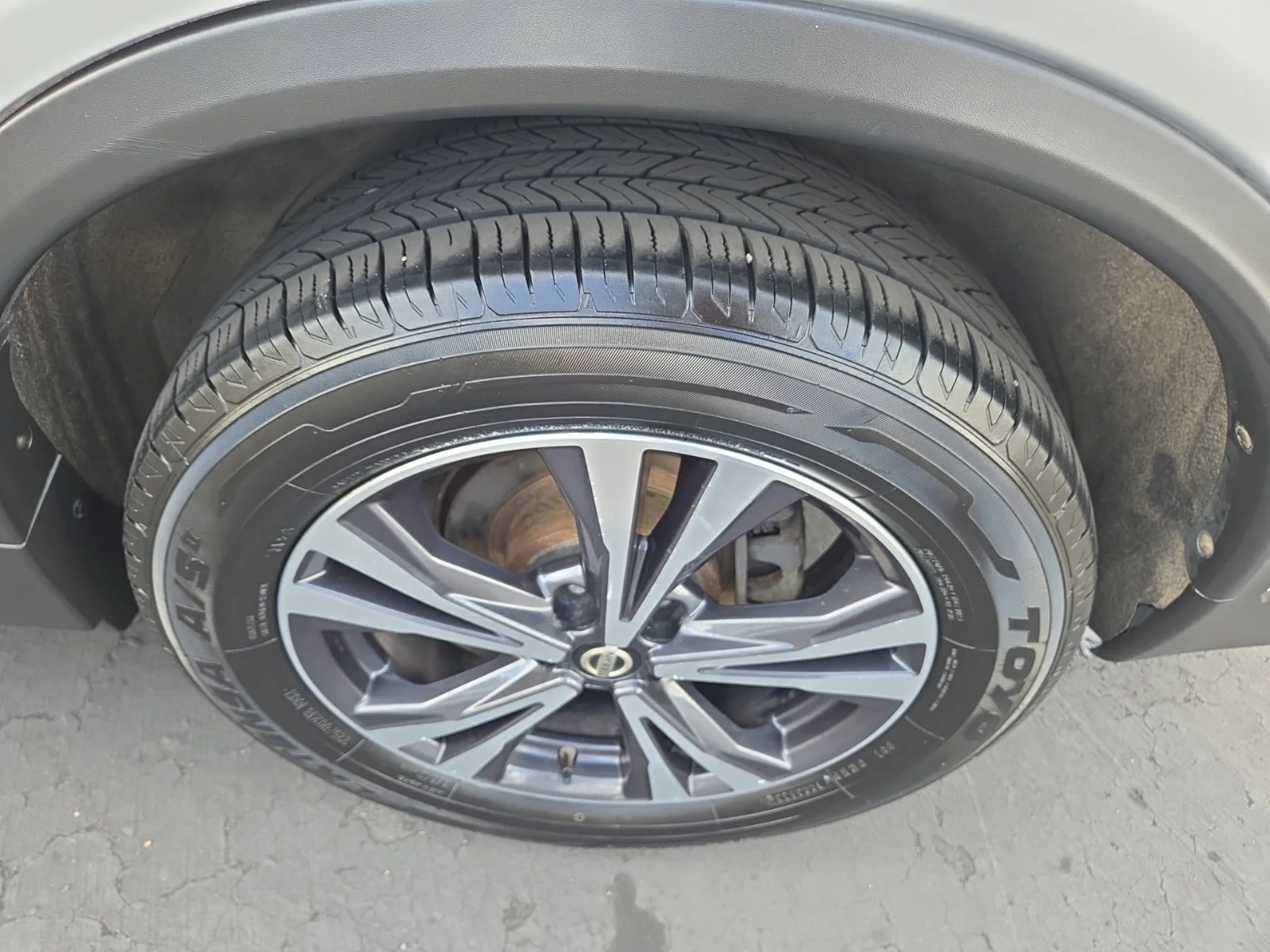 Certified Used 2018 Brilliant Silver Nissan SL image 8