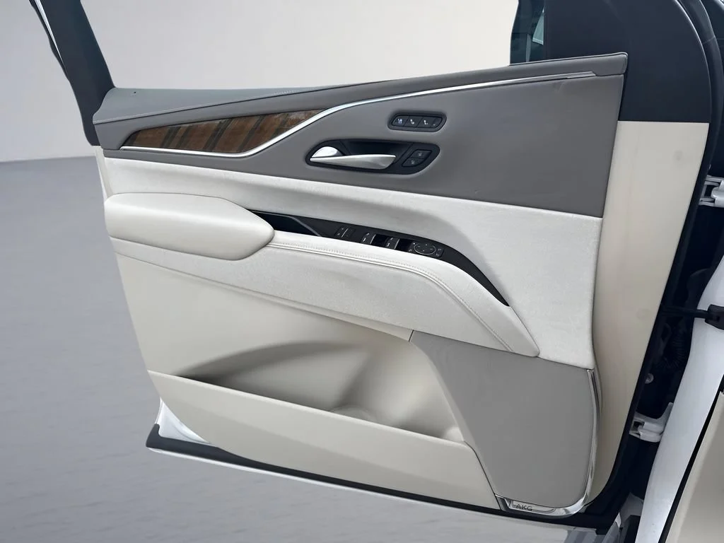 Used 2023 Crystal White Tricoat Cadillac Sport Platinum image 33