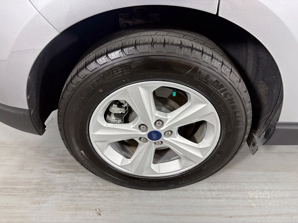 Used 2022 Silver Ford SE image 11