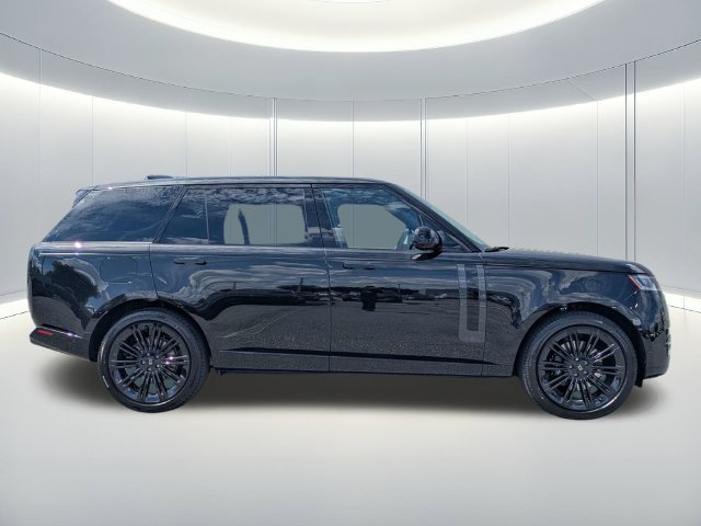 New 2027 Santorini Black Land Rover SE image 7