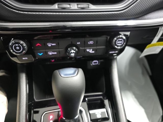 New 2026 Fathom Blue Pearl Coat Jeep Latitude image 33