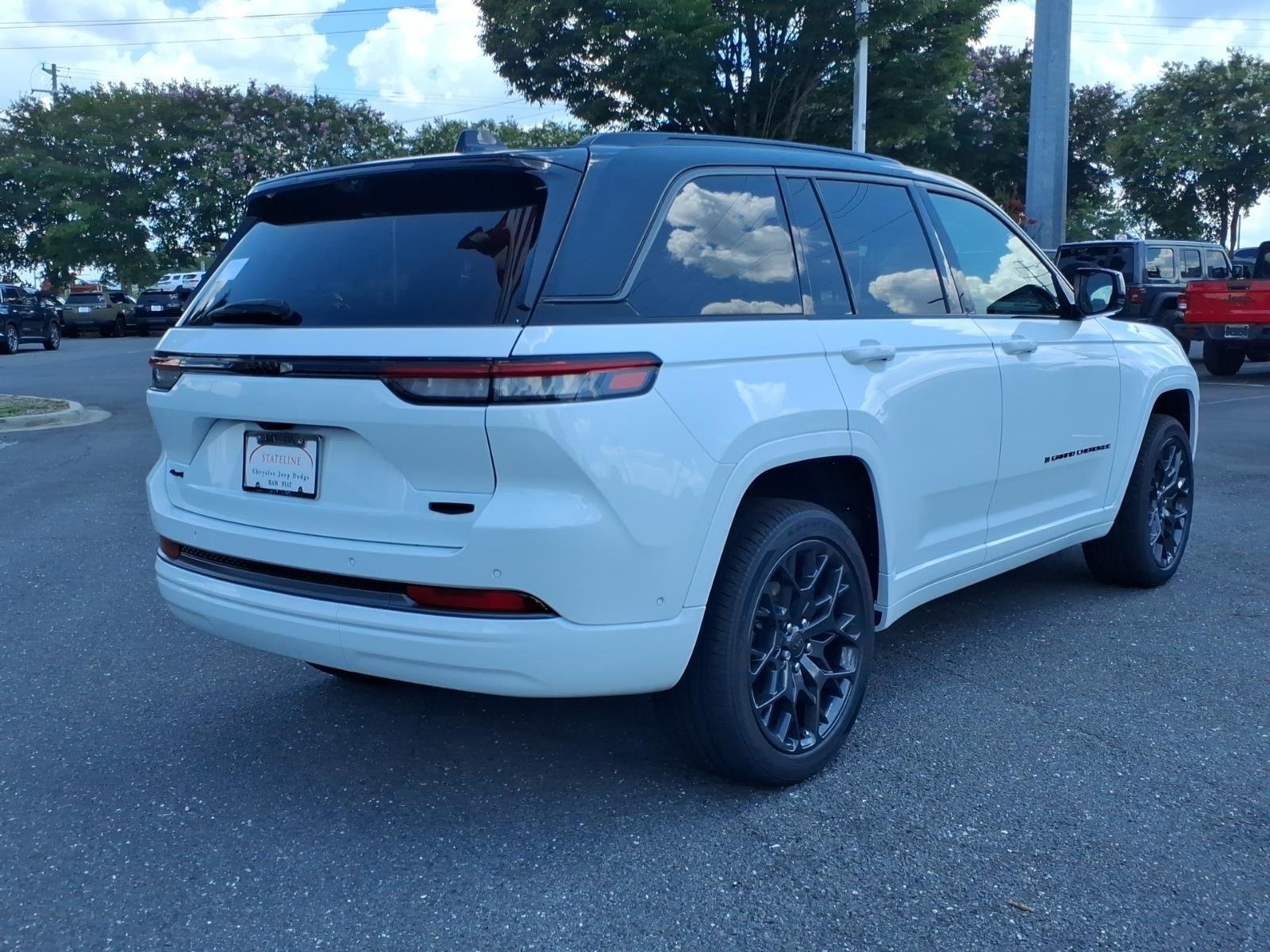 New 2026 Bright White Clear-Coat Exterior Paint Jeep Summit image 2