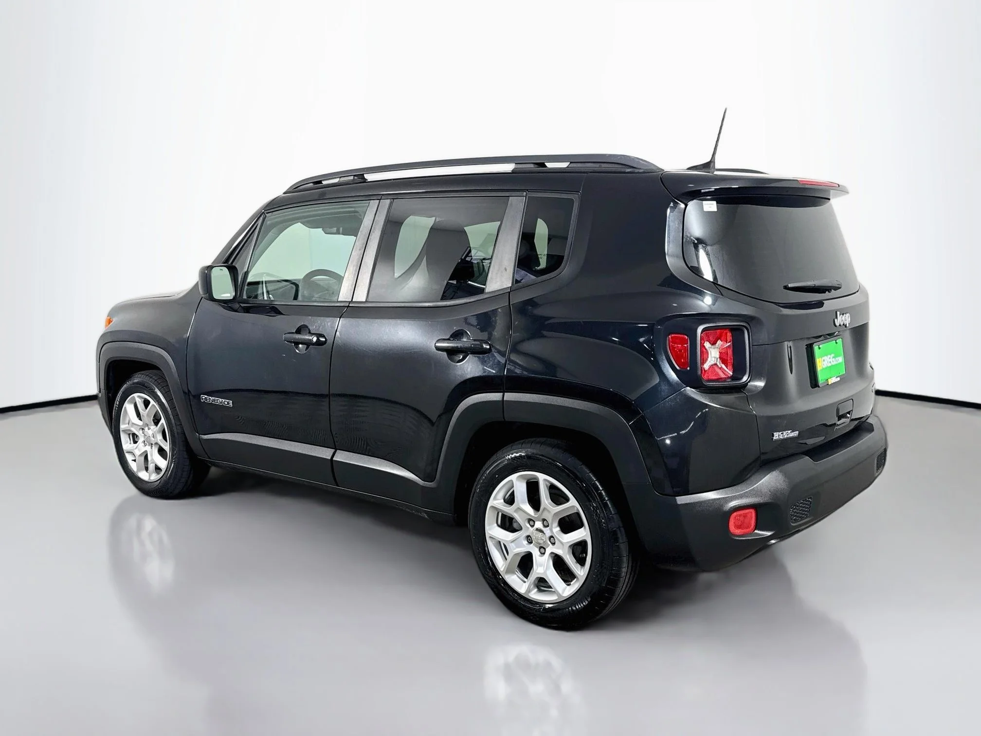 Used 2018 Black Jeep Latitude image 5