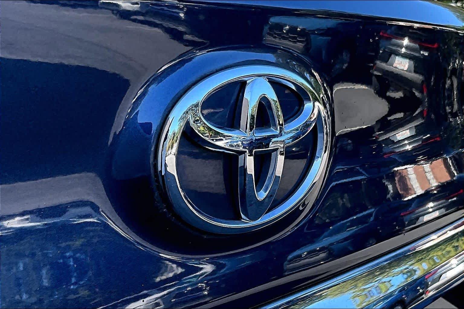 Used 2017 Parisian Night Pearl Toyota LE image 31