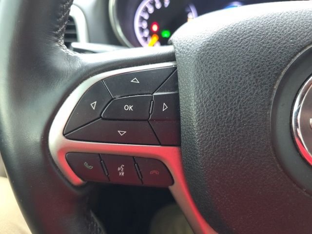 Used 2018 White/off-white Jeep Laredo E image 14