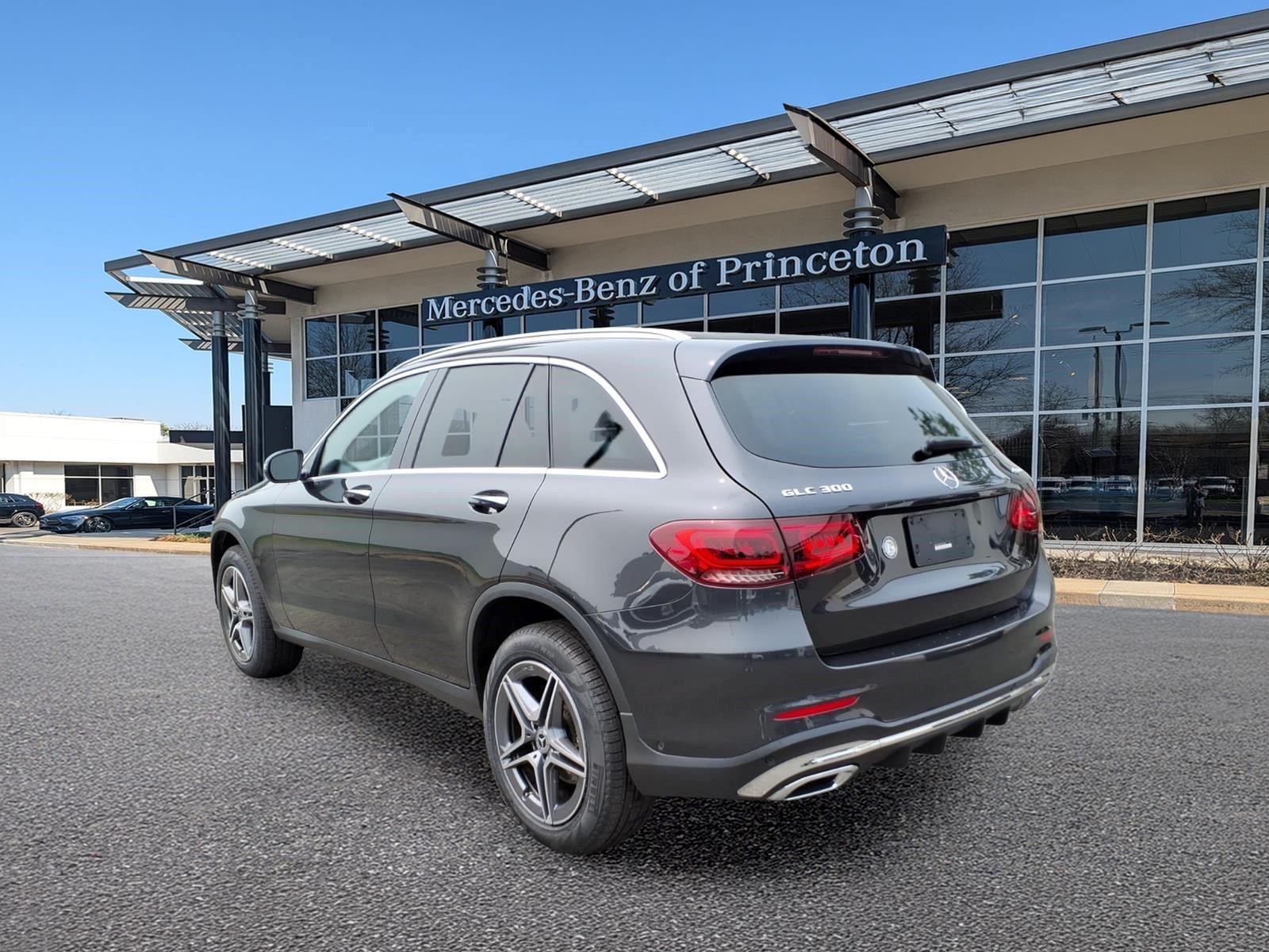 Certified Used 2022 Graphite Grey Metallic Mercedes-Benz GLC 300 4MATIC® SUV image 5