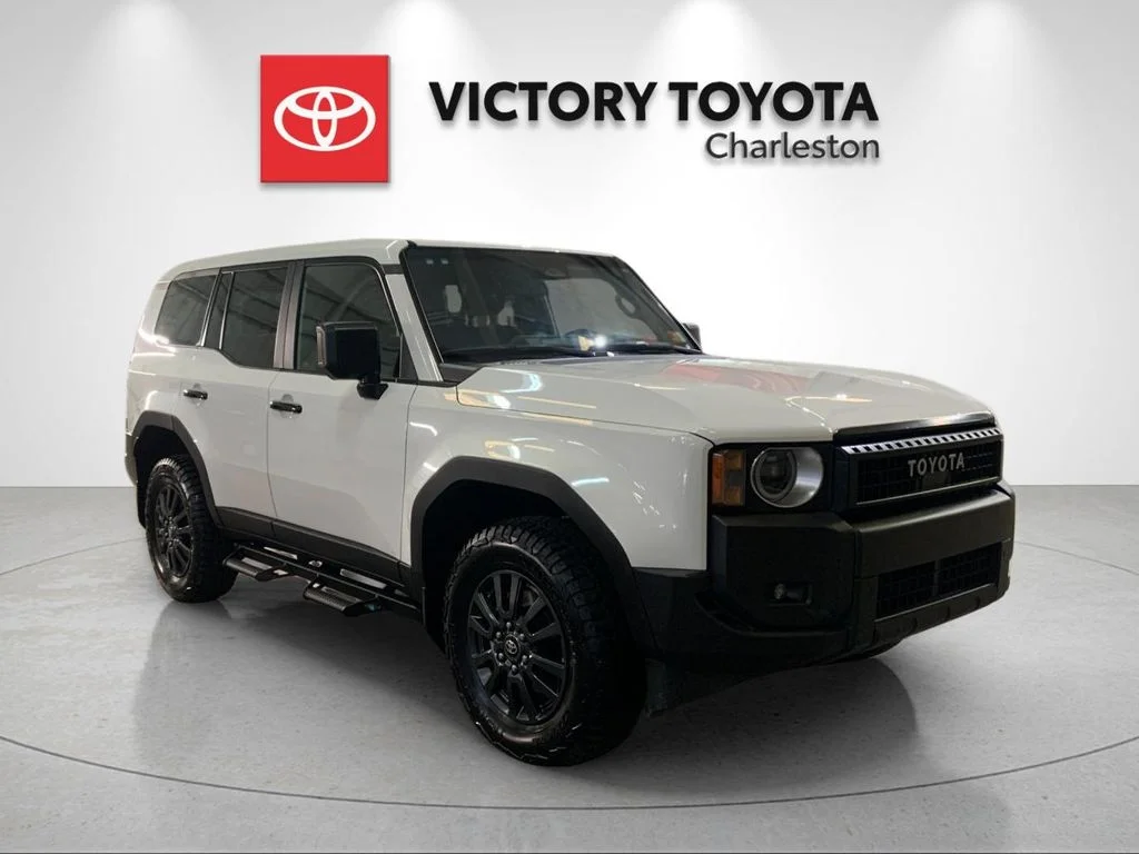 Used 2025 White Toyota 1958 image 5