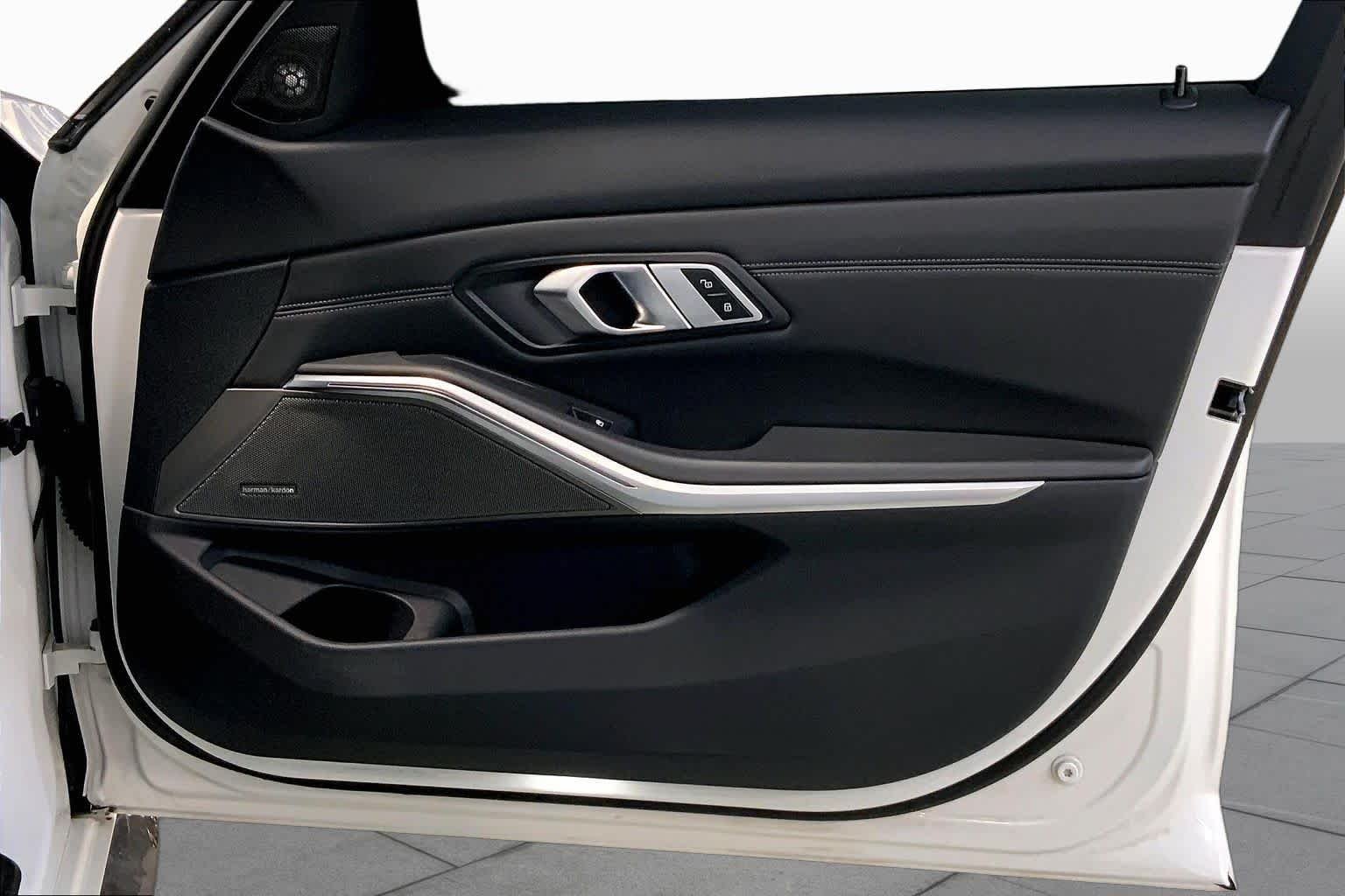 Used 2021 Alpine White BMW Competition image 22