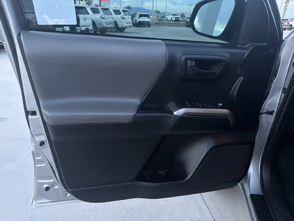 2017 Toyota Tacoma SR5 - Photo 9