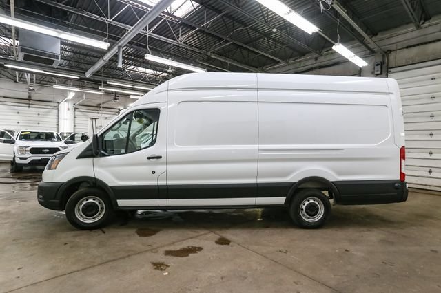 Used 2025  Ford Base image 6