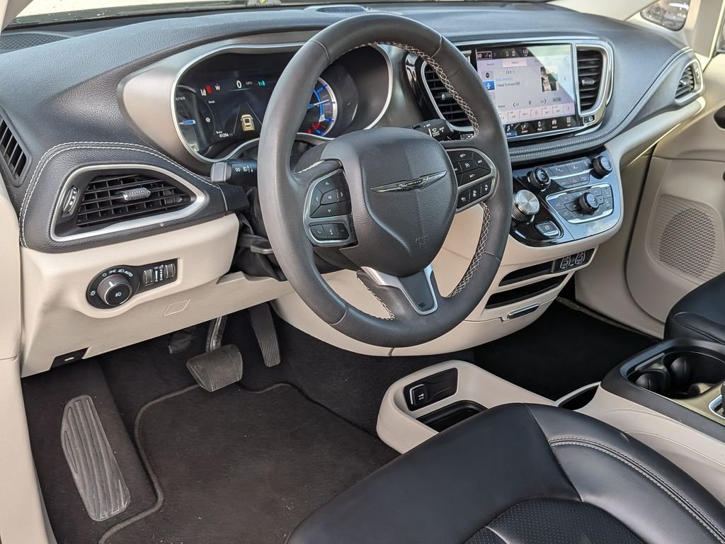 Used 2023 Gray Chrysler Touring L image 28