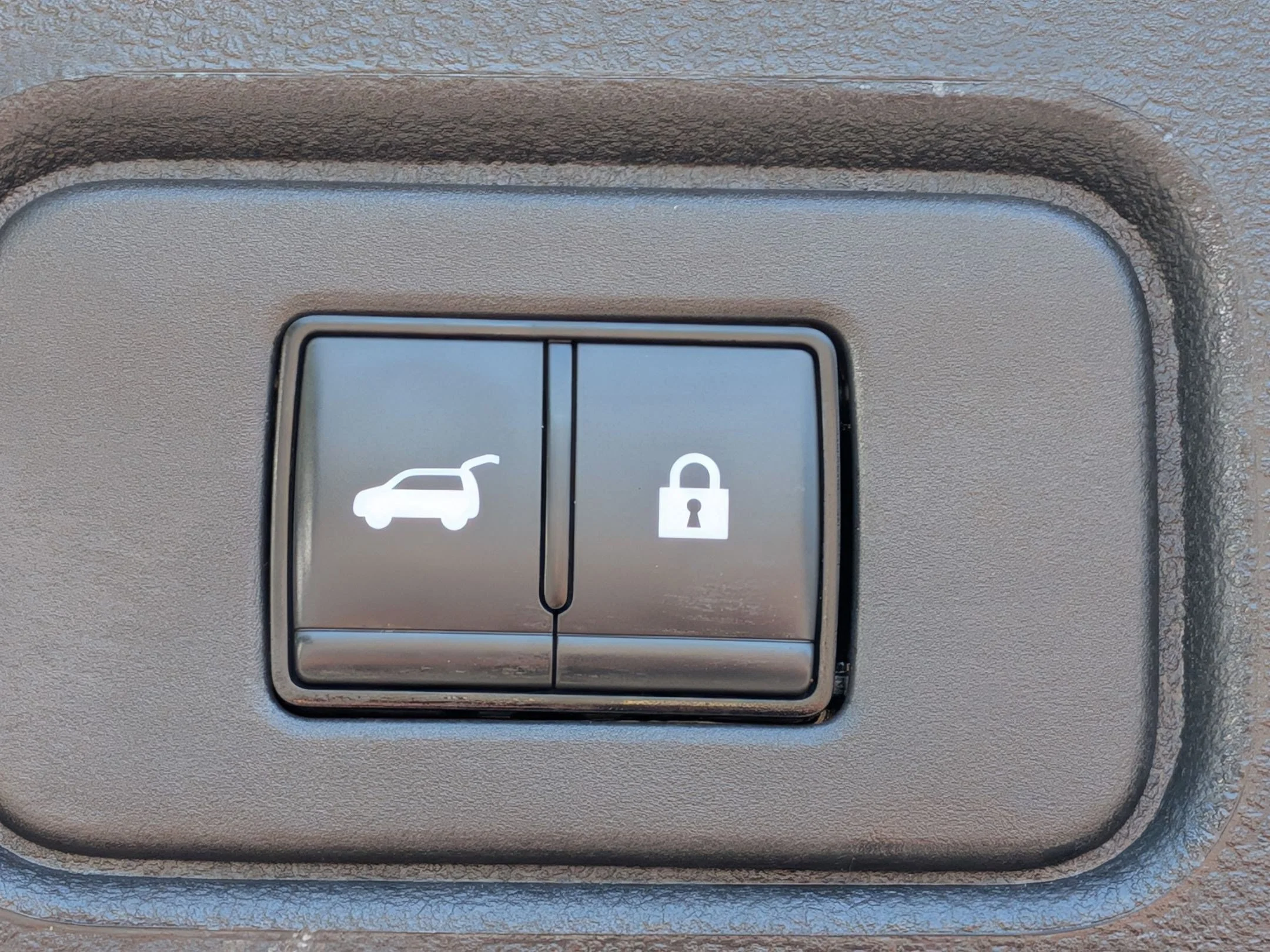2025 Nissan Pathfinder SV - Photo 22