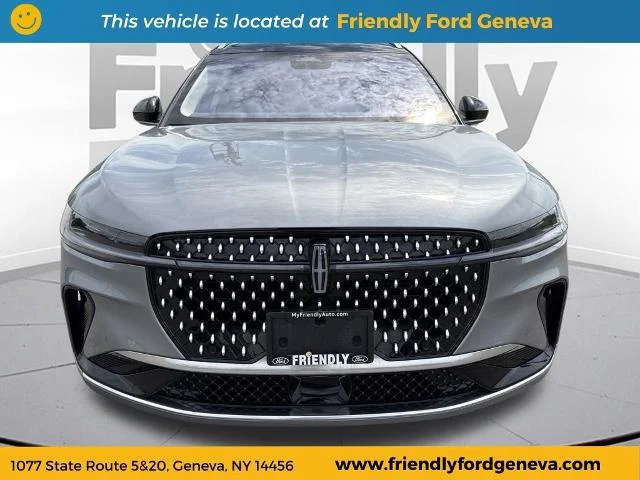Used 2024 Gray Metallic Lincoln Reserve image 8