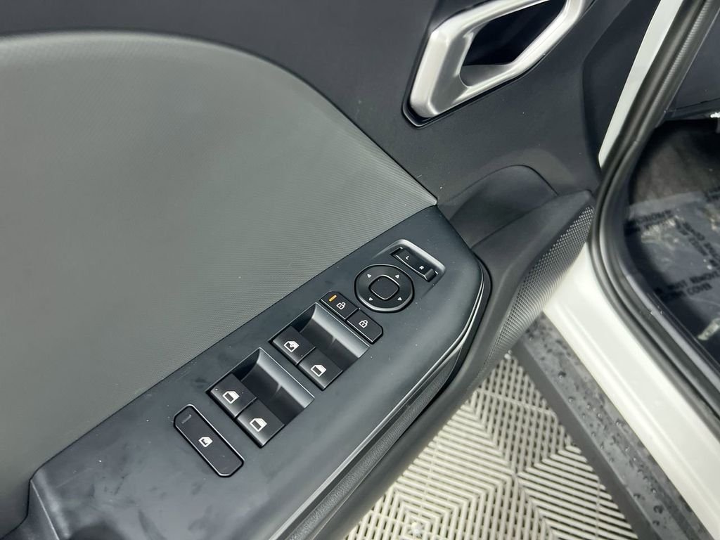New 2026 Snow White Pearl Kia LX image 15