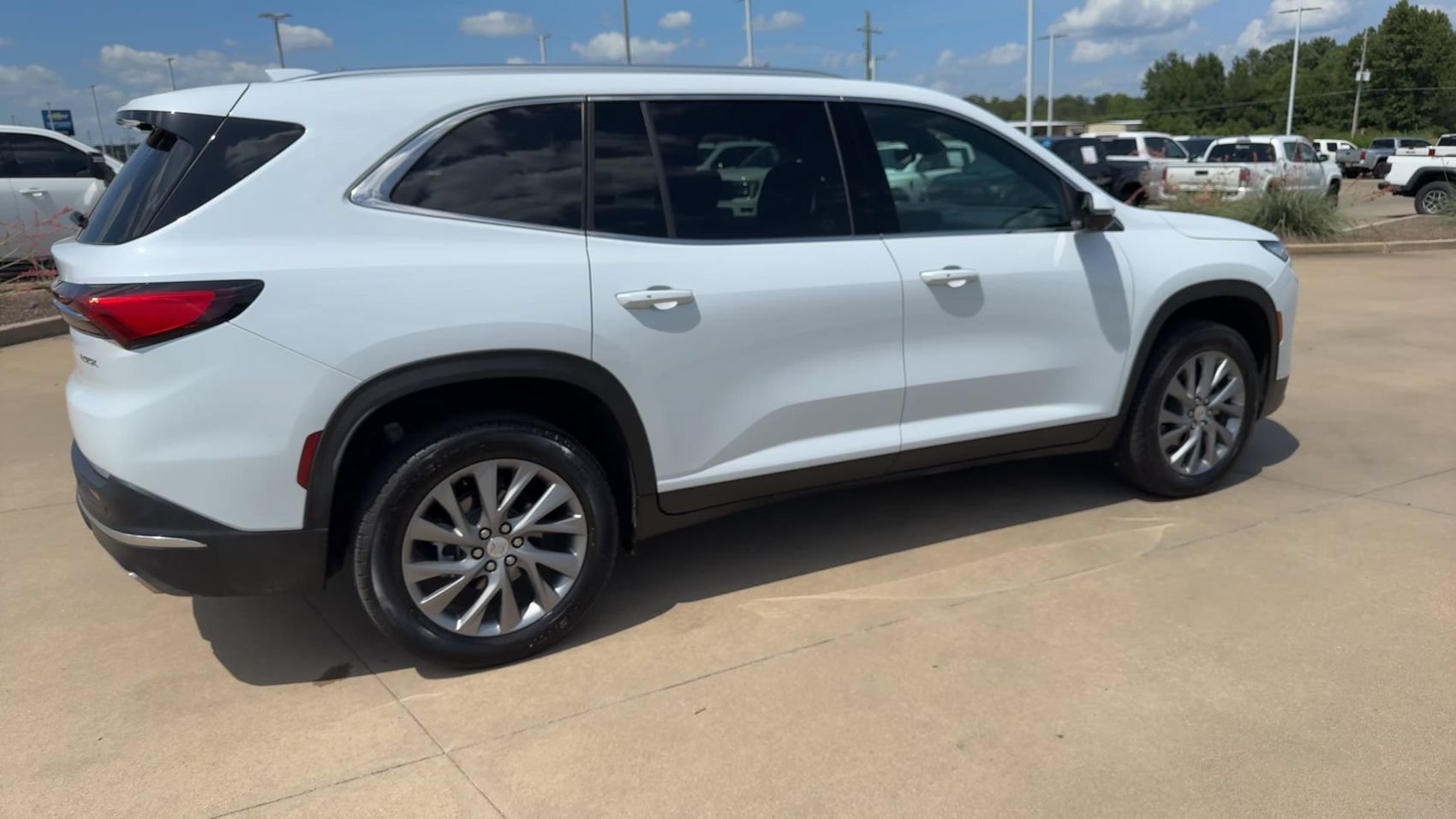 New 2026 Iridescent White Tricoat Buick Preferred image 9