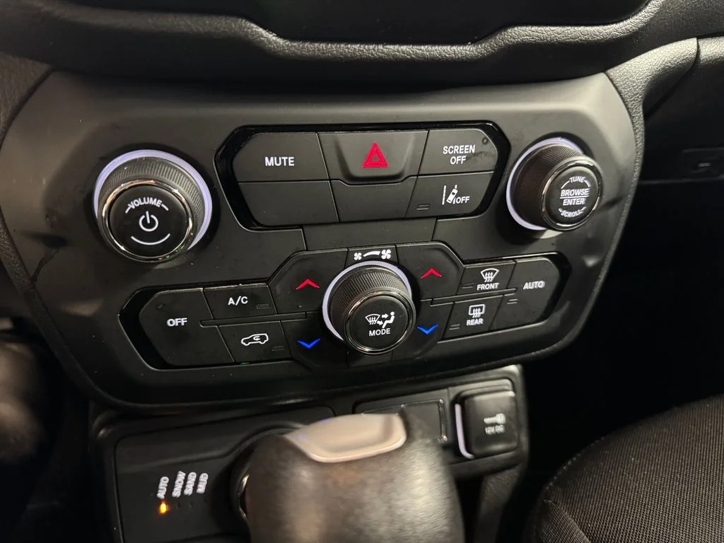 Used 2023 Gray Jeep Latitude image 22