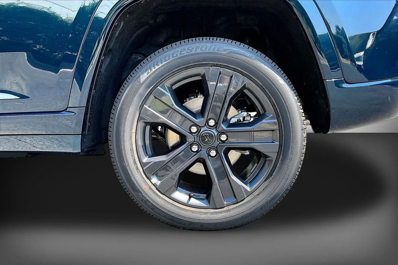 New 2027 Fathom Blue Pearl-Coat Paint Jeep Limited Reserve image 34