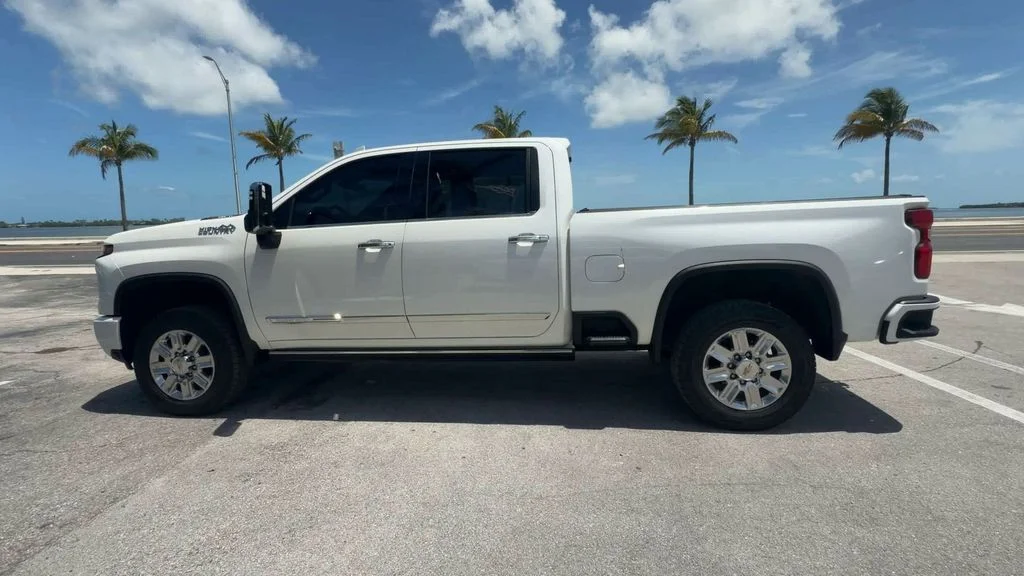 Used 2024 Beige Chevrolet High Country image 5