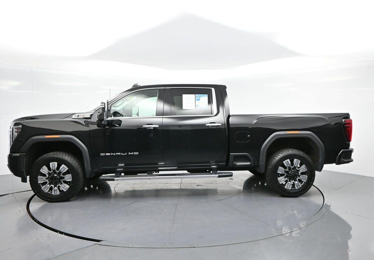 Used 2024 Onyx Black GMC Denali image 4