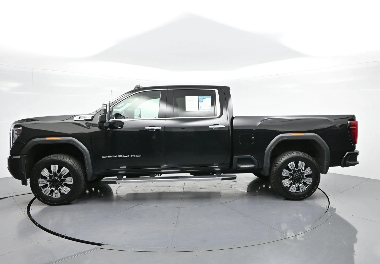Used 2024 Onyx Black GMC Denali image 4