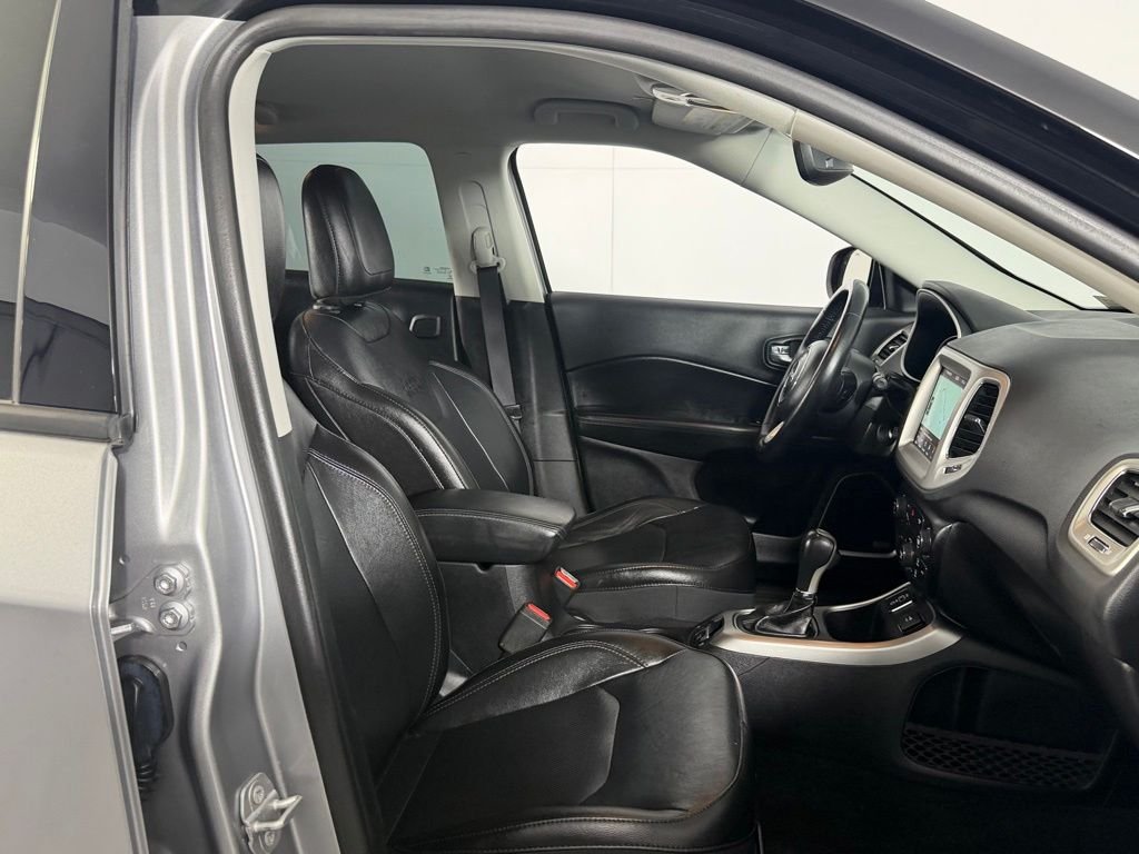 Used 2019 Silver Jeep Limited image 30
