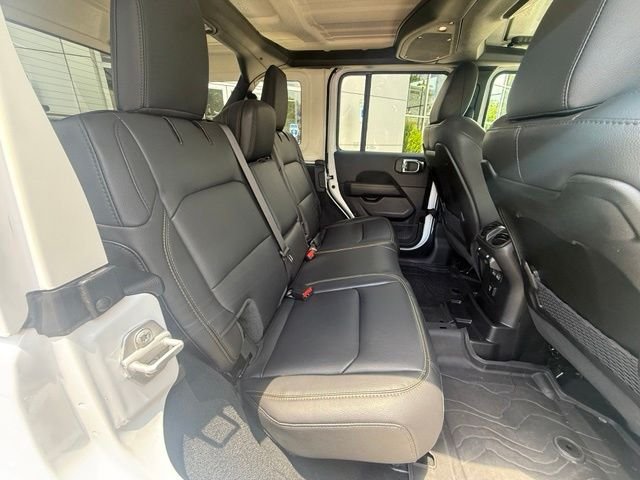 New 2026 Bright White Clear-Coat Exterior Paint Jeep Sahara image 26