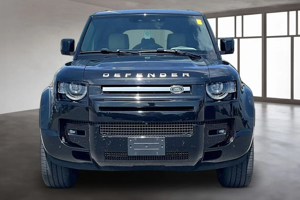 Used 2022 Black Land Rover S image 3