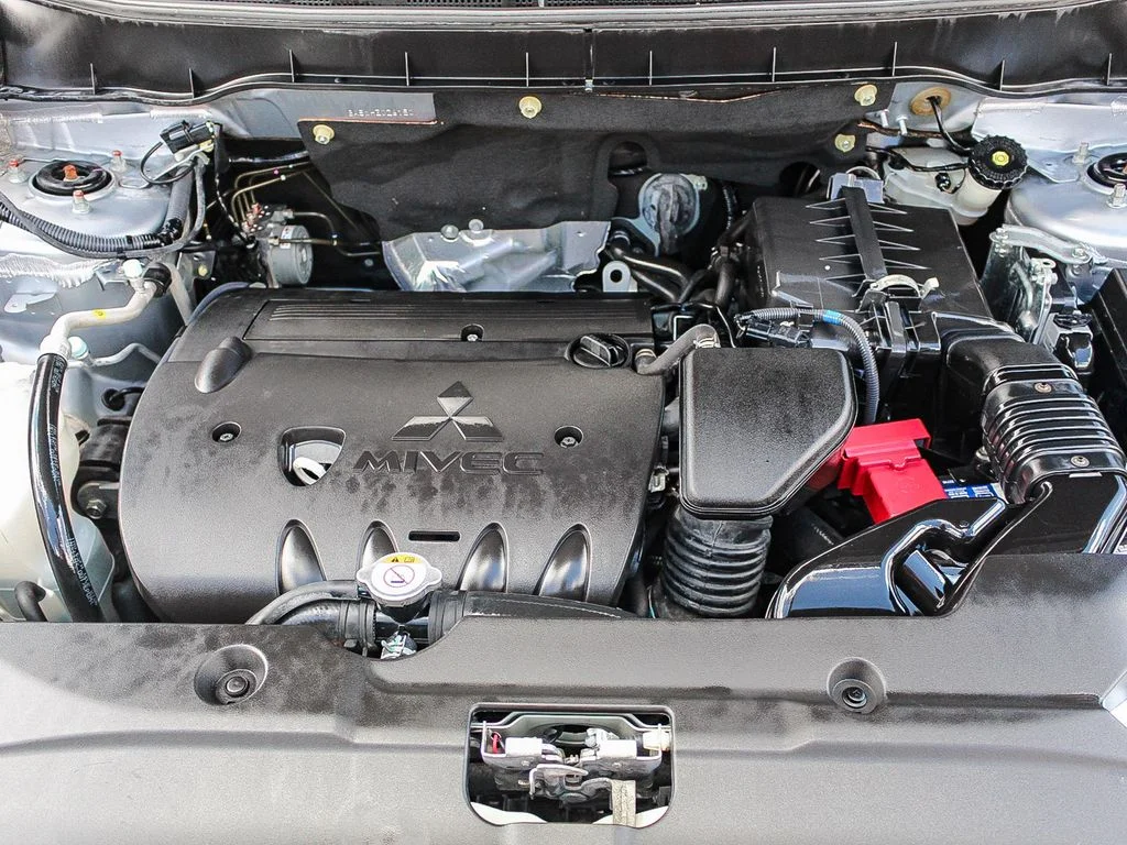 Used 2017  Mitsubishi SEL image 29