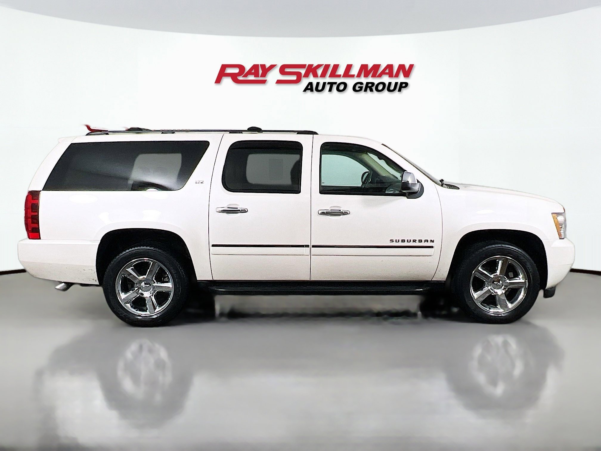 2013 Chevrolet Suburban LTZ - Photo 8