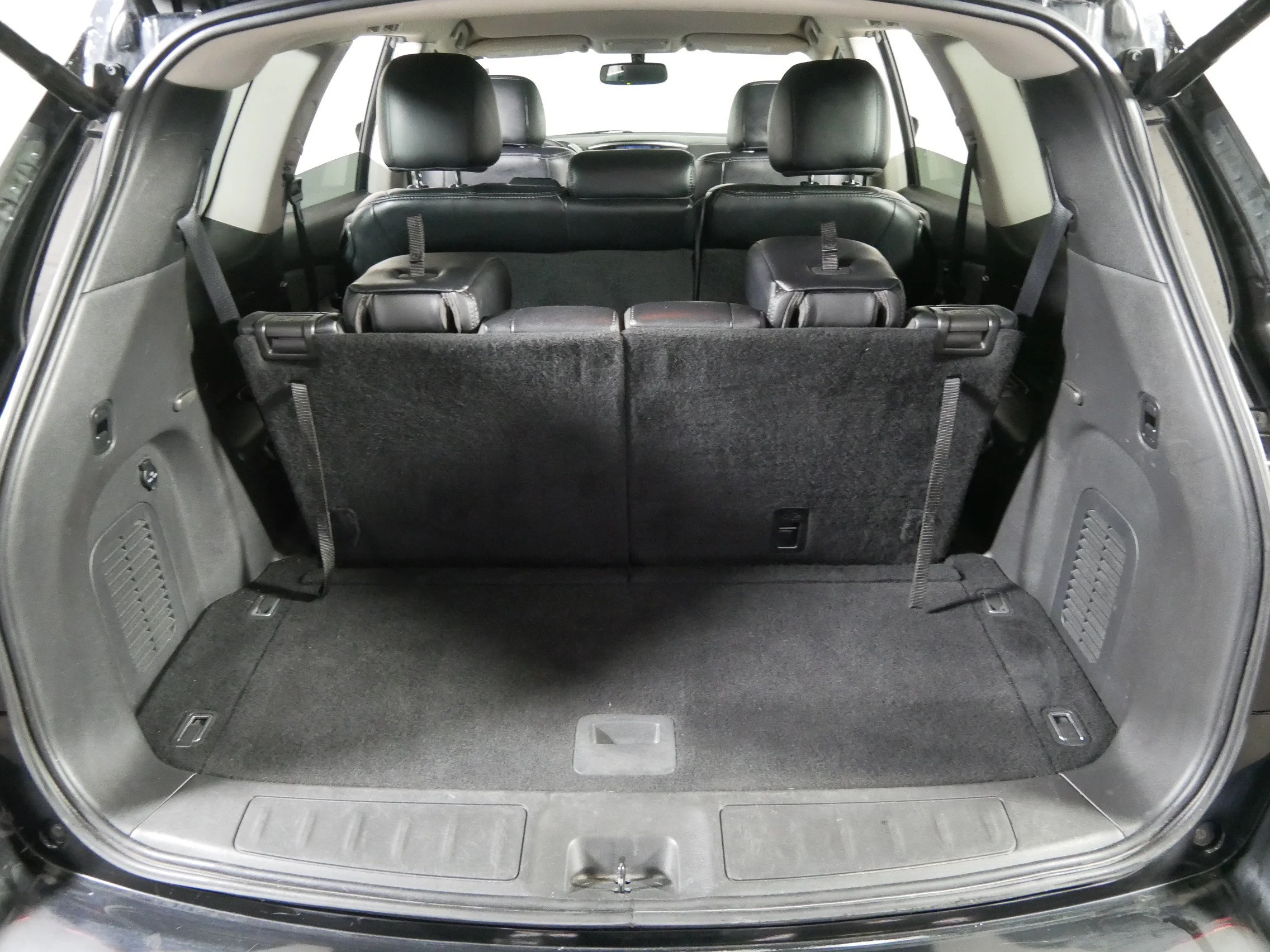 Used 2018 Magnetic Black Nissan SL image 18