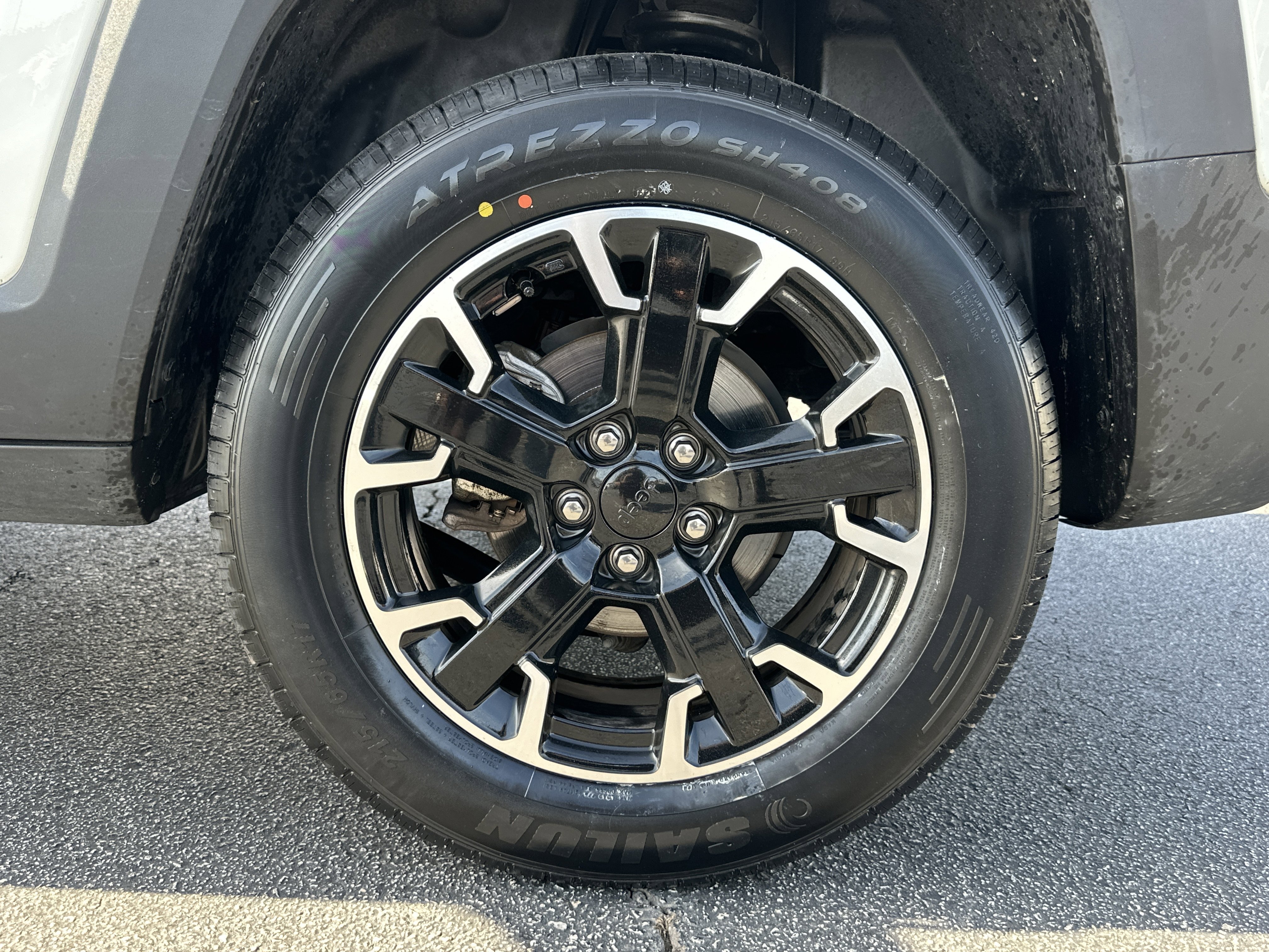 Used 2023 Alpine White Clearcoat Jeep Upland image 20