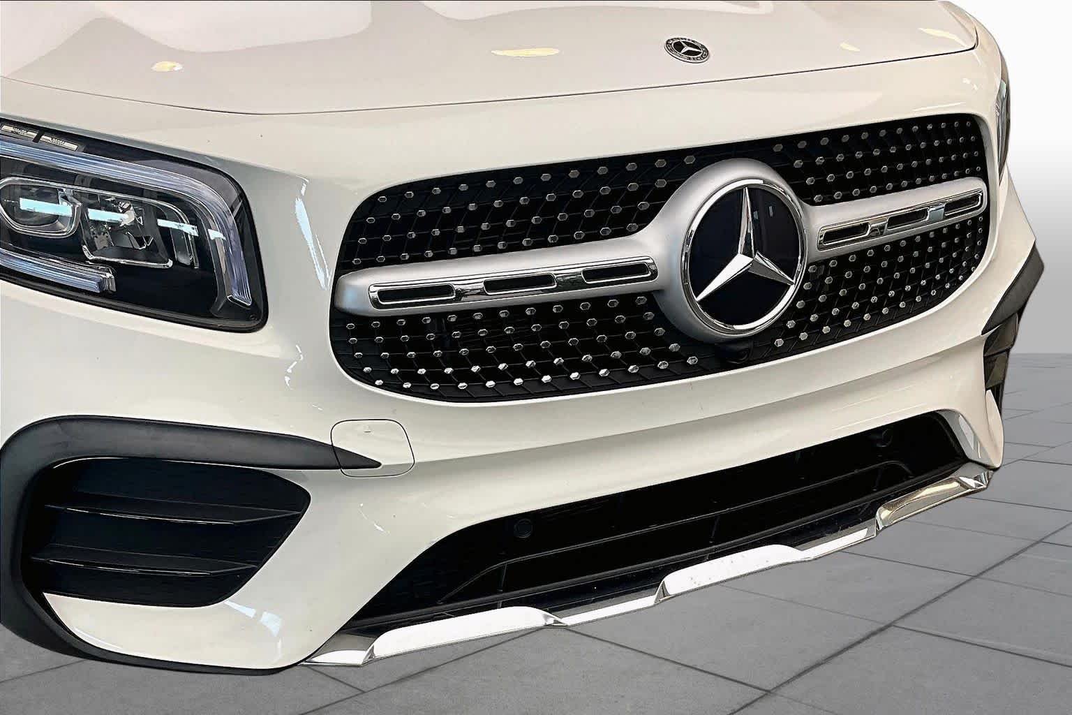 Used 2021 Polar White Mercedes-Benz GLB 250 image 30