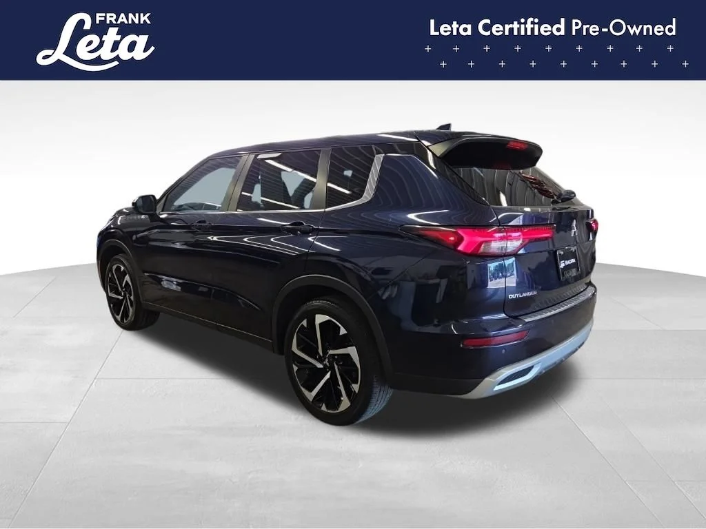 Used 2022 Blue Mitsubishi SE image 4