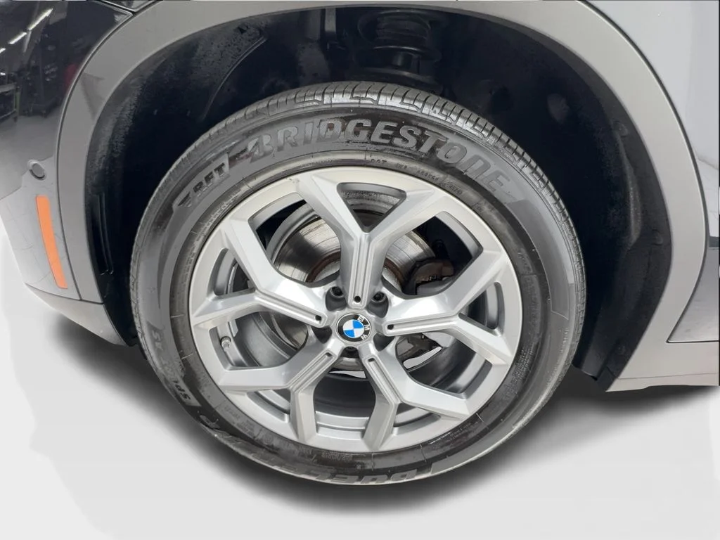 Used 2024 Black BMW sDrive30i image 11