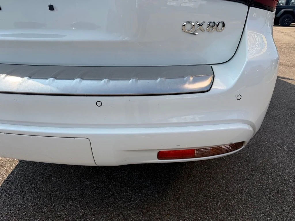 Used 2018 White INFINITI Base image 4