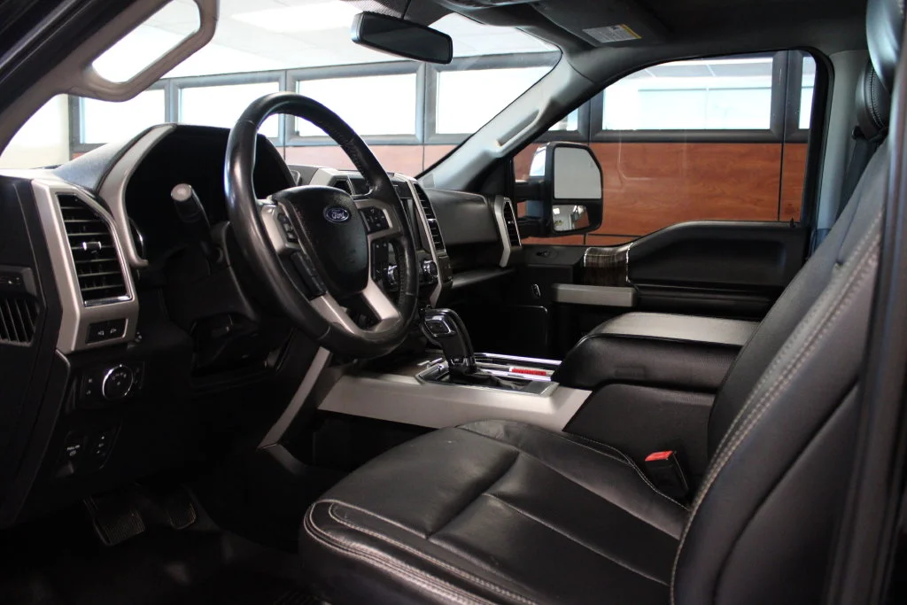Used 2018 Shadow Black Ford Lariat image 17