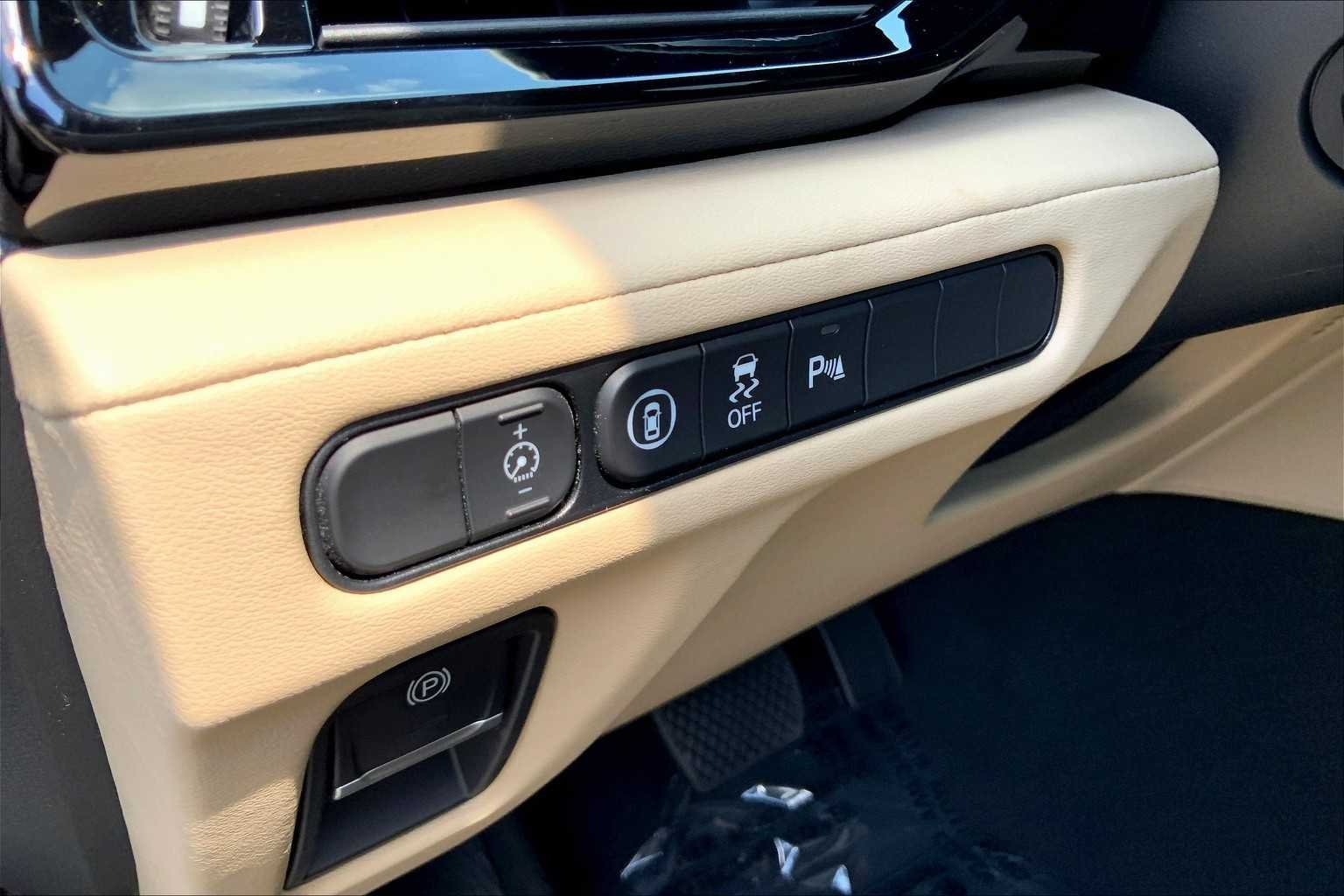 New 2026 Platinum White Pearl Acura w/Technology Package image 17
