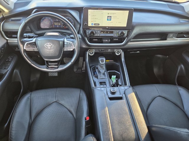Used 2025  Toyota Platinum image 9