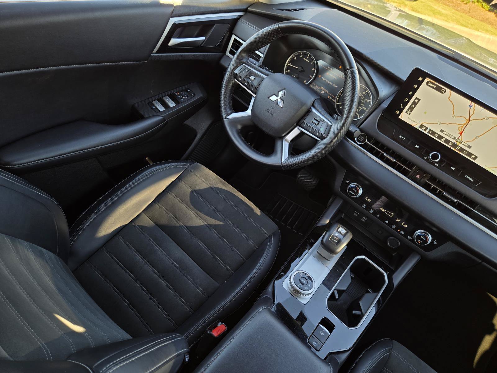 2025 Mitsubishi Outlander SE - Photo 18