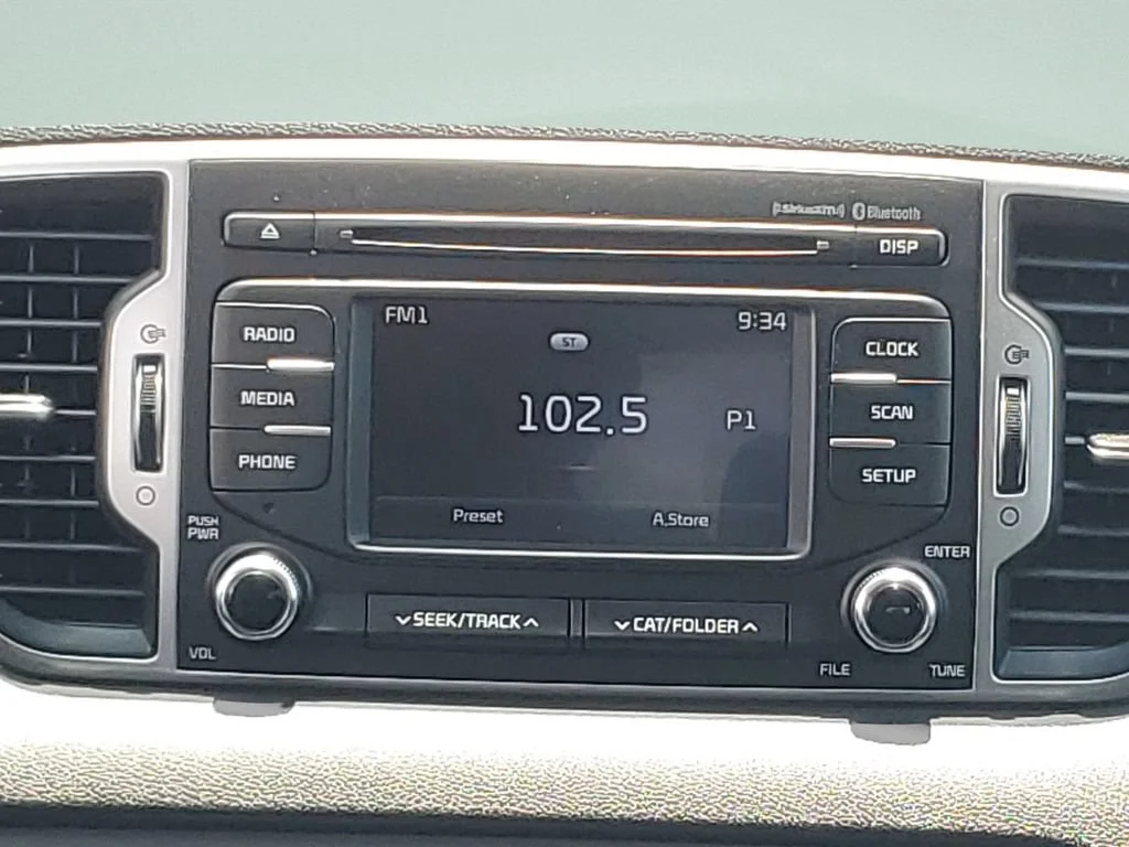 Used 2018 White Kia LX image 15