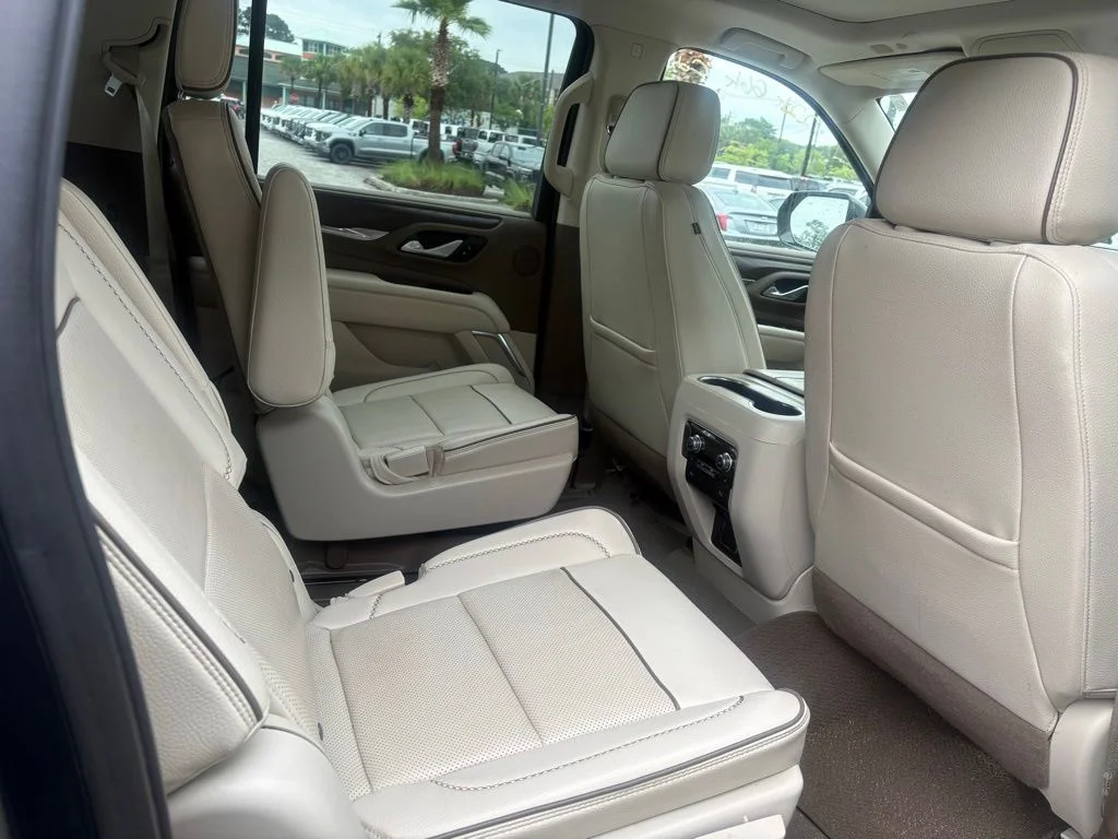 Used 2022 Hunter Green GMC Denali image 19