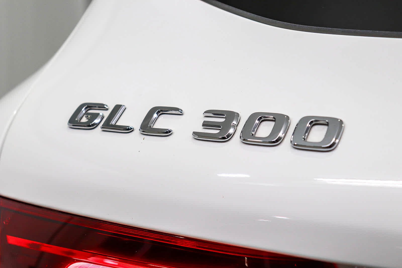 Used 2022 Polar White Mercedes-Benz GLC 300 image 12