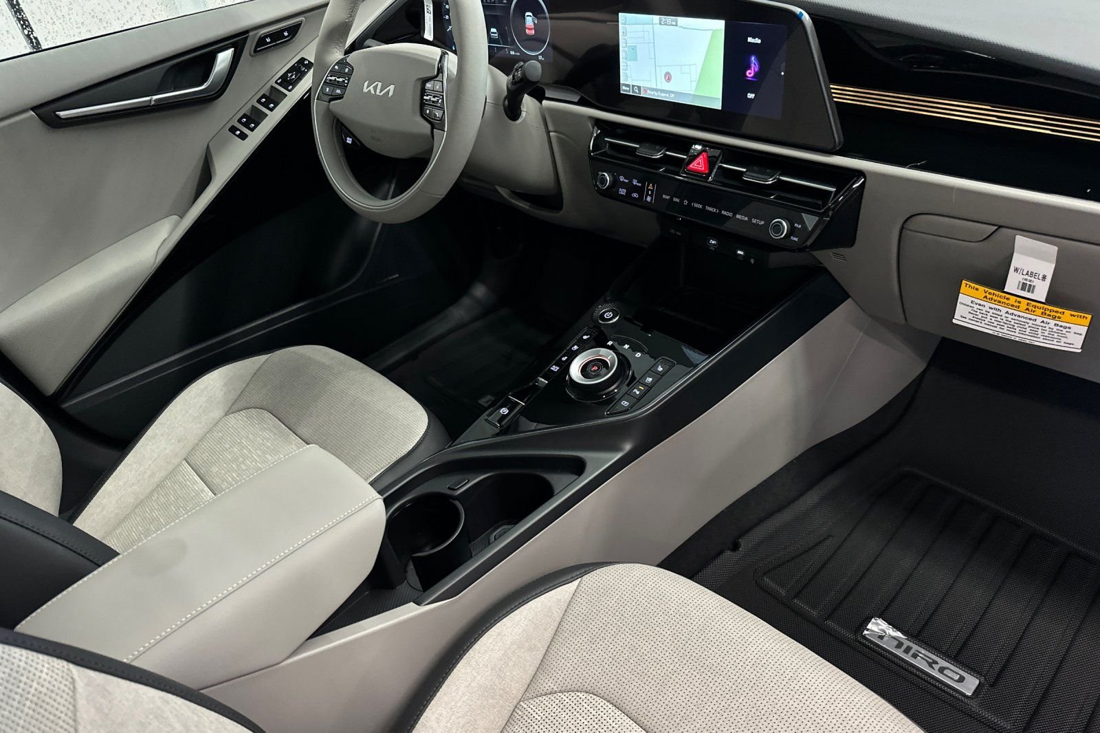 New 2026 Snow White Pearl Kia WAVE image 12