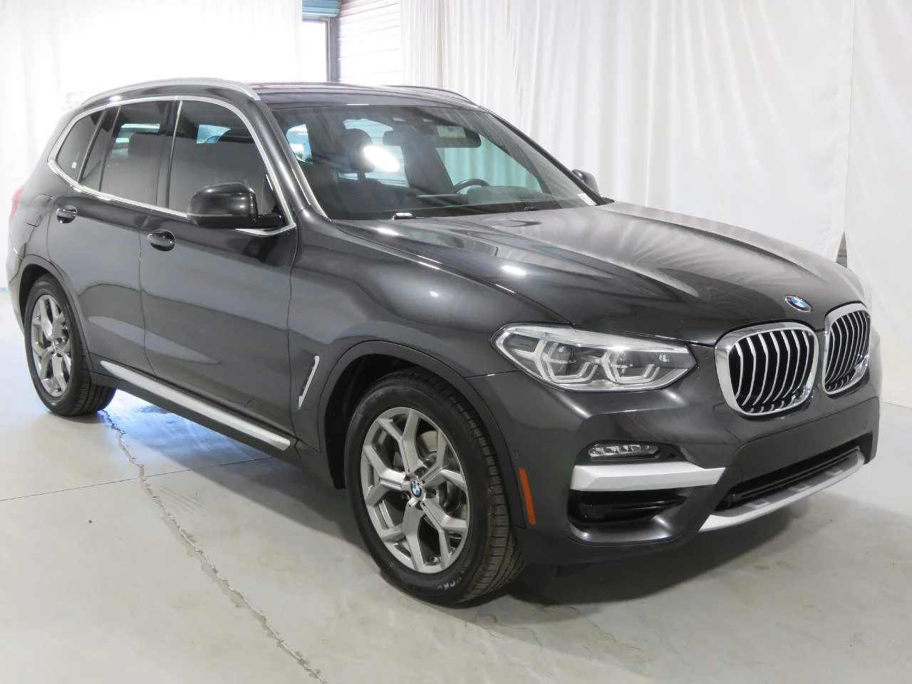 Used 2020 Dark Graphite Metallic BMW xDrive30e image 3