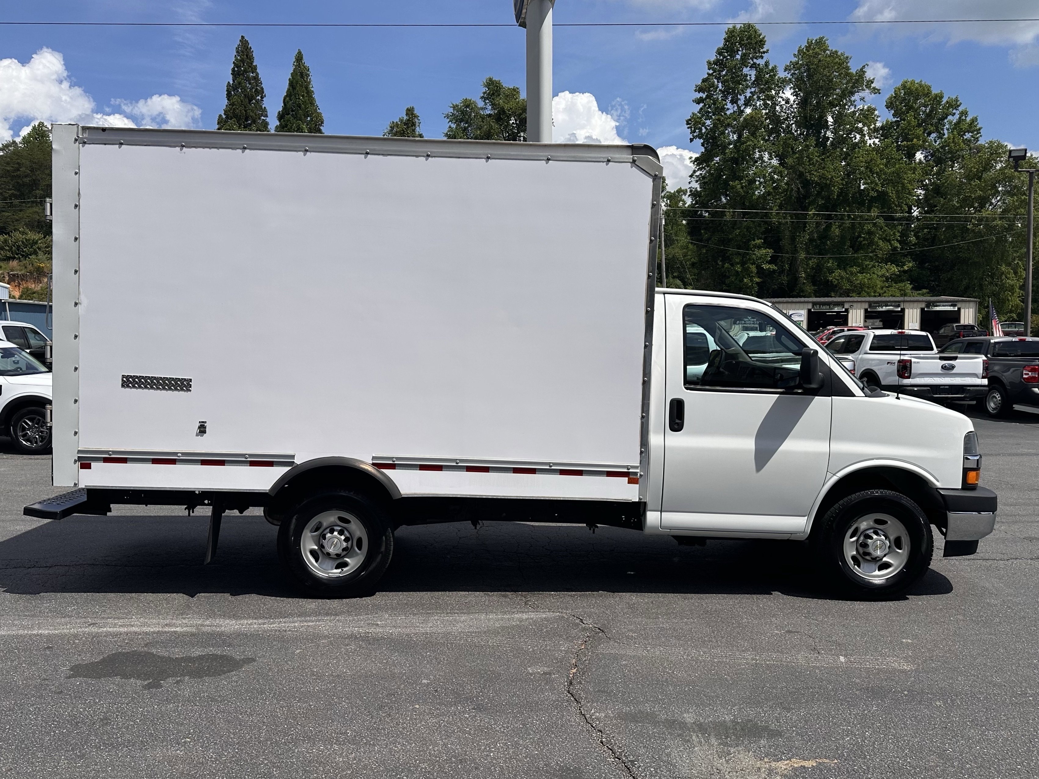 Certified Used 2022 Summit White Chevrolet 12ft Box Van image 5